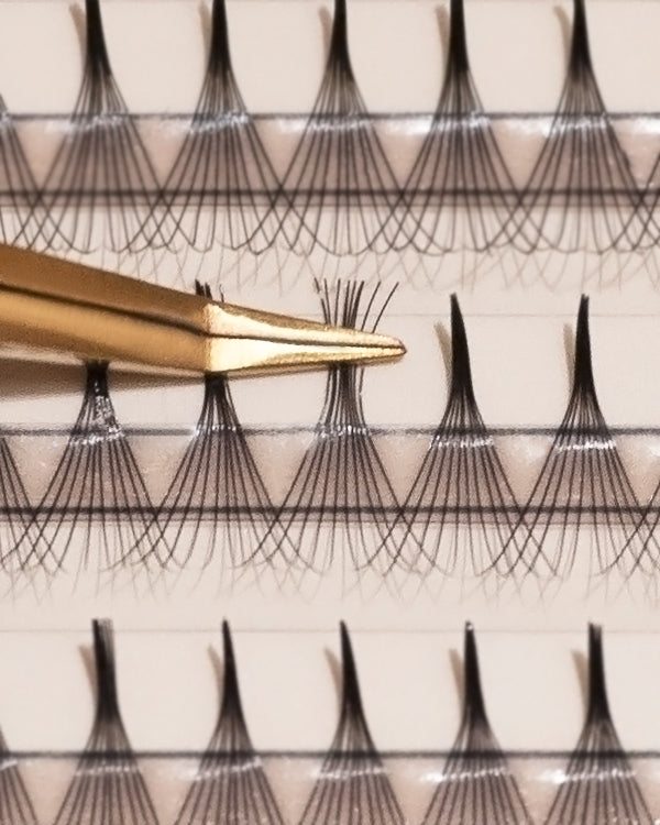 Loose Base Promade 0.03mm Lash Extensions | Light Heart Lash